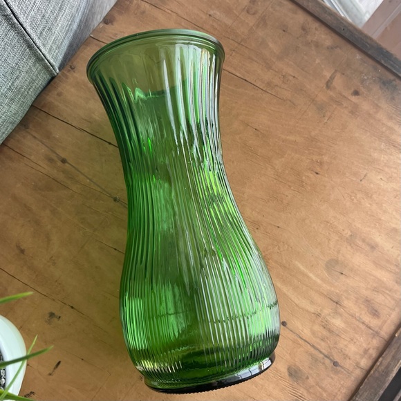 Vintage Emerald Green Hoosier Glass Vase 4087 A 10" Tall - Picture 2 of 4